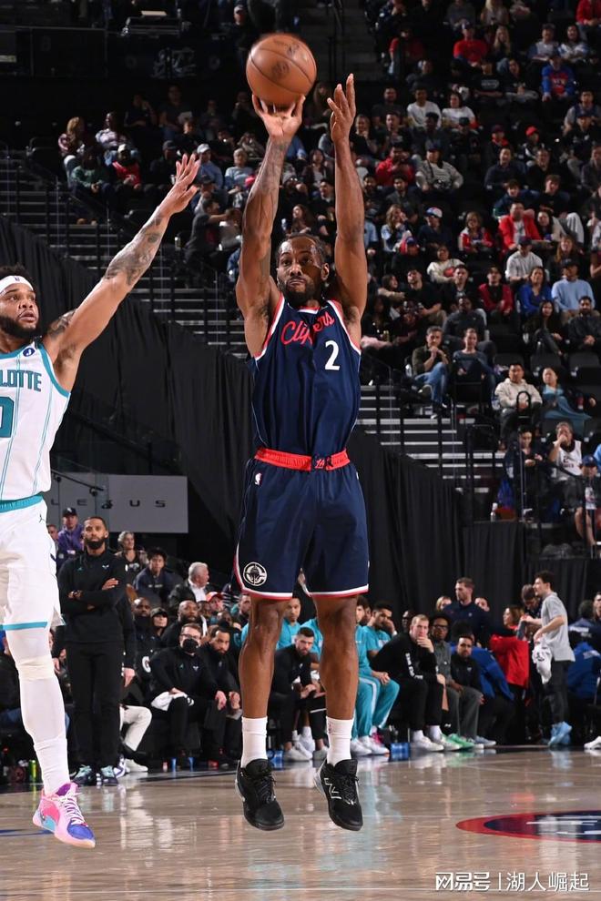 莱纳德35+5快船击败黄蜂3连胜，哈登32+4+10鲍尔25+9+5