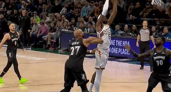 恶劣！戈贝尔被马威一级恶犯打眼睛 重击后者腰部二级恶犯被驱逐