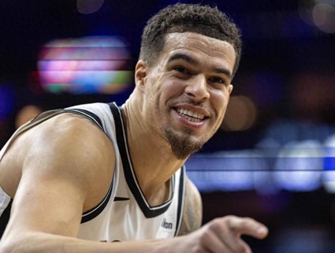 都说你2亿太贵，如今场均26+7成巨星，绝杀公牛，勇士要出手了