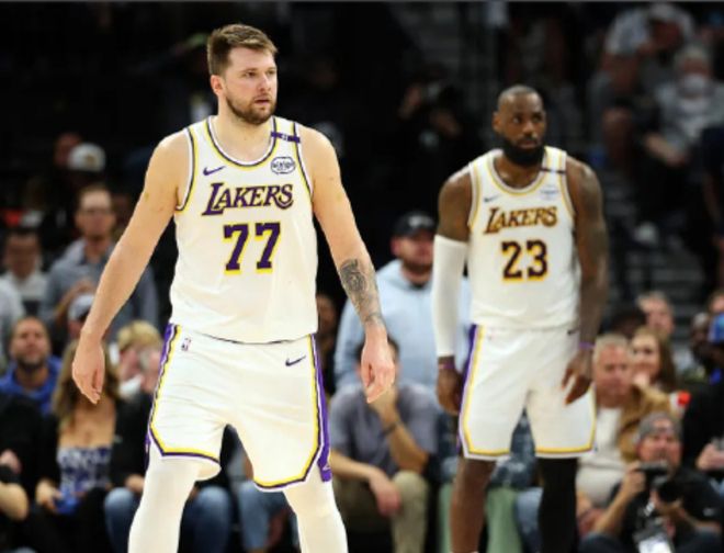 威少18分6板，却惨遭湖人逆转！里夫斯51分创纪录，罚球比引争议