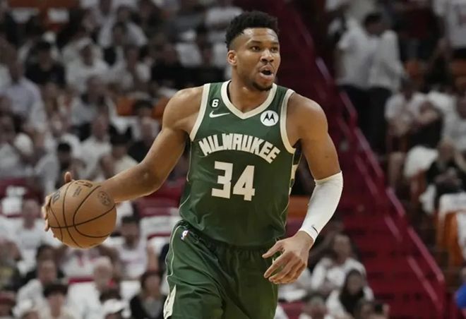 表达态度？字母哥删除大量与雄鹿相关动态，媒体为他列举三大下家