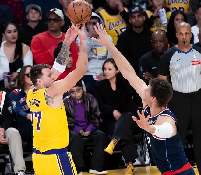 NBA常规赛明天2月23日赛程：湖人PK凯尔特人，快船PK魔术