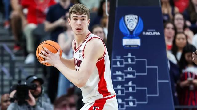 艾顿虎头蛇尾毫无斗志惹人嫌？湖人盯上2米18防守神塔！