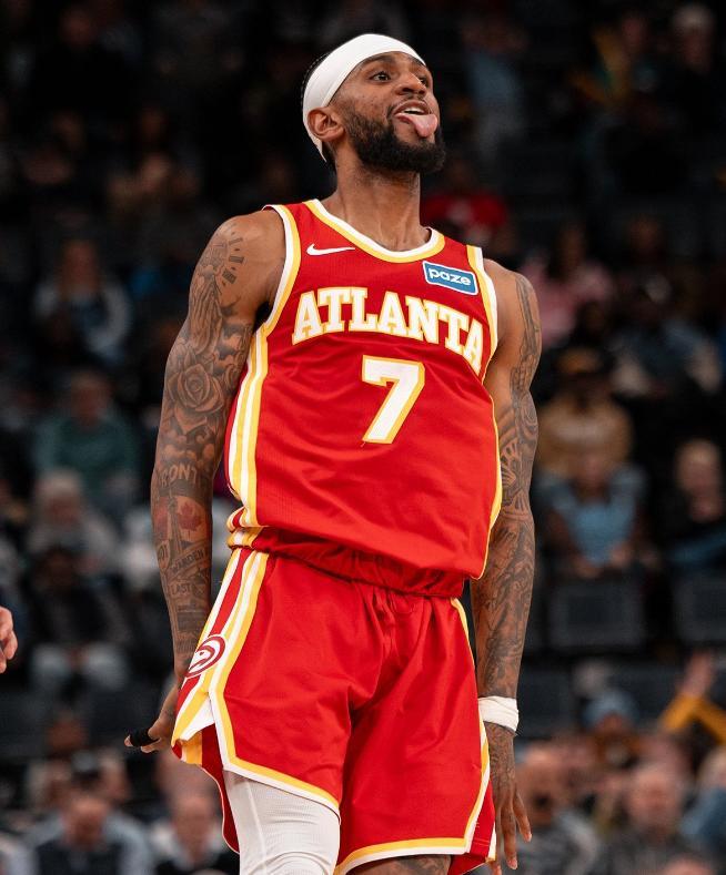 鹰王26+12+4双枪合砍33分，波特打铁三分8中1，老鹰逆转篮网