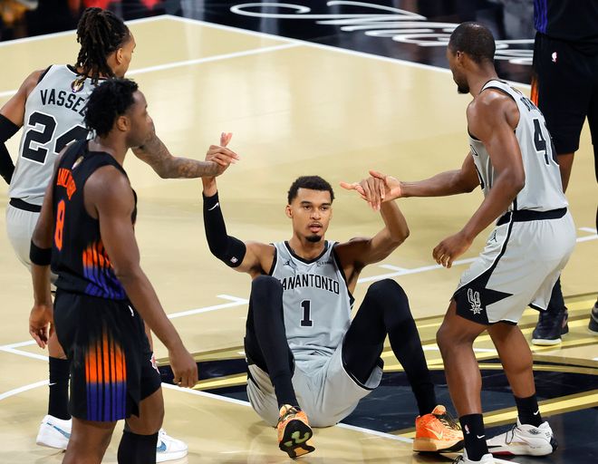 文班亚马拒与布伦森握手！被批不如直接伤停 遭米罗抢爆软肋尽显