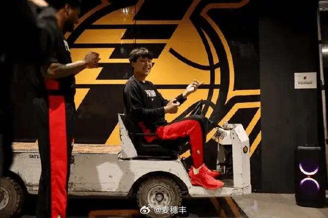 媒体人：湖人内线并不强，杨瀚森这场亲手把自己的印象分打低了