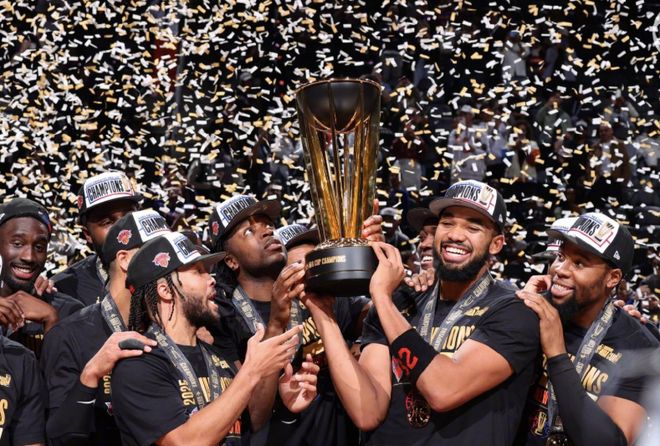 时隔52年！尼克斯末节净胜16分夺冠！布伦森25+8完胜文班亚马