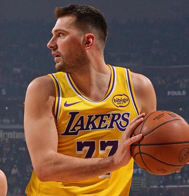 詹皇16中10完爆波特，东契奇24+6+5里夫斯复出15分，湖人大胜篮网