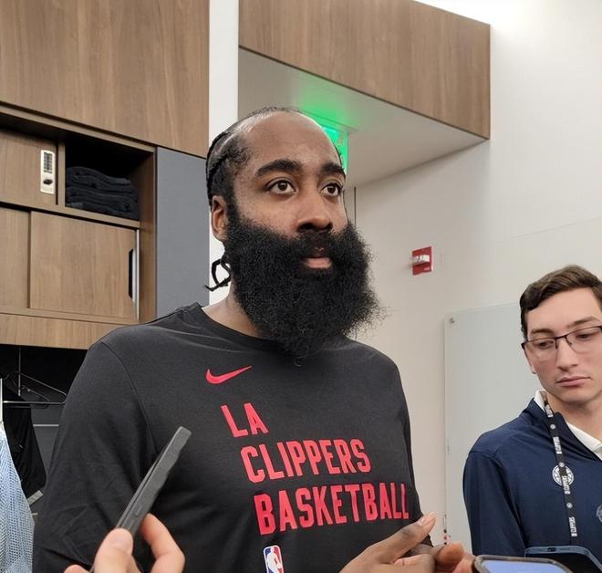 哈登5年第4次申请交易，美网友炸锅！火蜜让他回家，球迷怒喷跑路