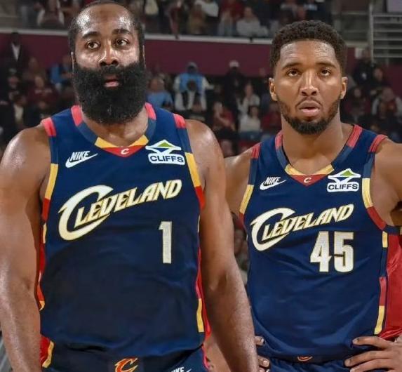 加盟就起作用，哈登关键三分逆转对手，骑士终于迎来詹姆斯！