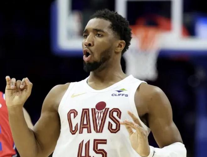 米切尔：哈登的到来会让比赛变得轻松，但肯定需要时间磨合