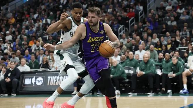 湖人119-95雄鹿迎4利好！東契奇艾頓最佳形態，防守強度全體現！