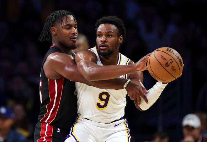 空接暴扣+3搶斷！布朗尼微微一笑，他已贏得主教練信任