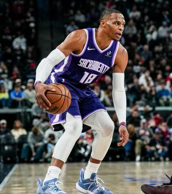 时隔7年梦回巅峰，威少26+6+6记三分，国王轻取奇才豪取四连胜