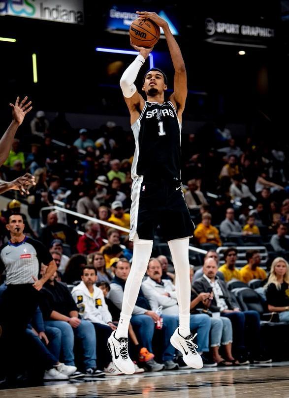 落选秀完爆福克斯，弗拉格造NBA神迹，文班29+11送独行侠6连败