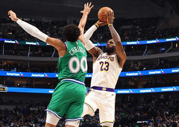 末节15分大逆转！东契奇破历史第一纪录，詹姆斯17+8，状元20中7