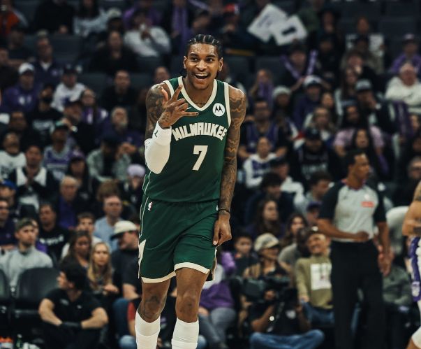 字母哥开心观战！雄鹿拒20分逆转三杀步行者3连胜 波特23+7+8