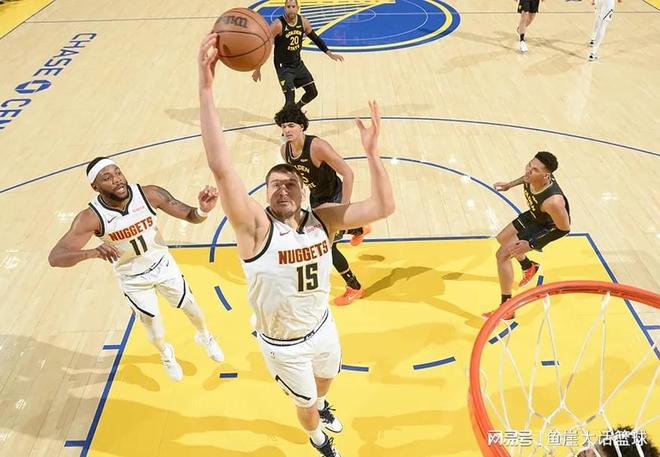 勇士128-117掘金！波杰2人赢球功臣，格林很尴尬，科尔该看清现实