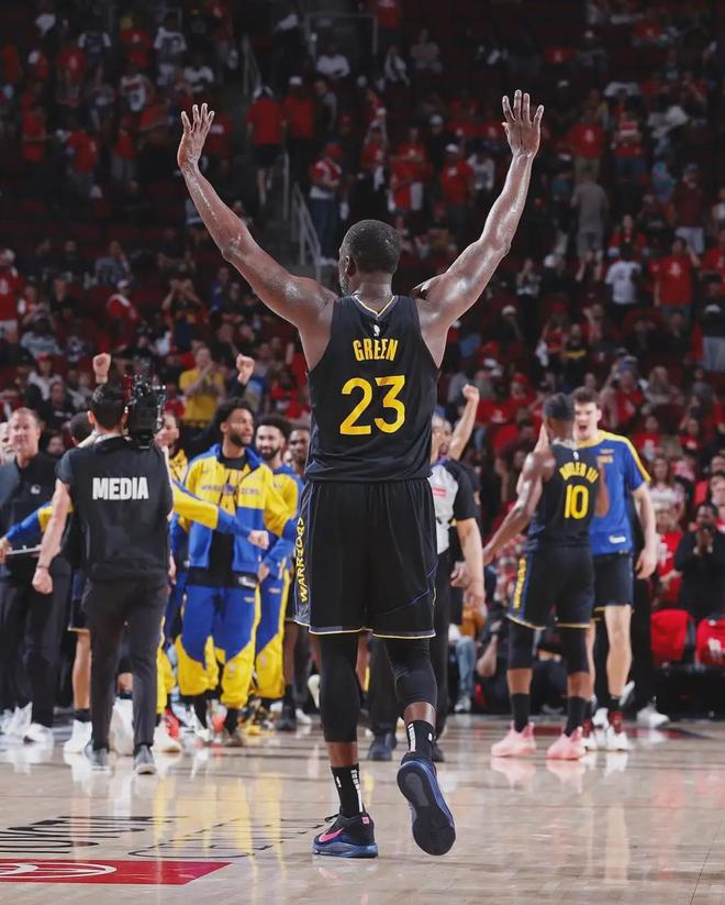 18分钟输28分！队魂成拖油瓶，所有输球组合里都有他！真砸手里了