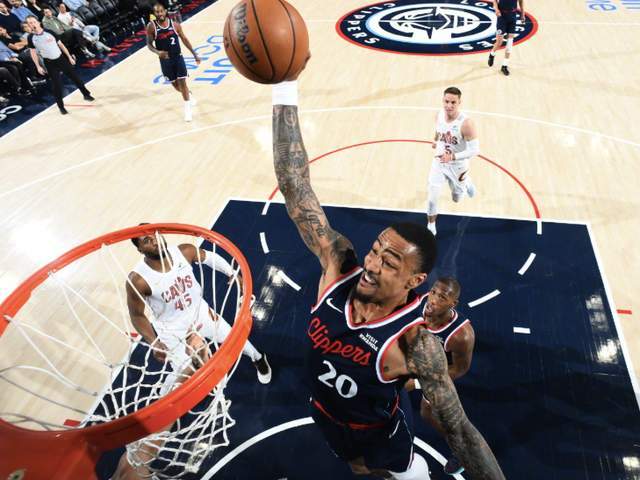 被打爆！快船三分15中2落后20分：伦纳德16分苦撑，米切尔14分