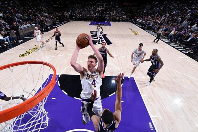 一點(diǎn)自信心都沒(méi)有了！湖人側(cè)翼新星估計(jì)已經(jīng)沒(méi)有任何市場(chǎng)價(jià)值了？