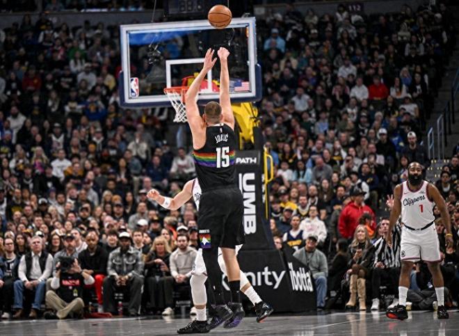 这才是MVP！伤停32天复出24分钟31+12+5约基奇攻防无解被盛赞