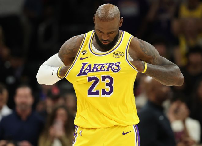 空篮不中+让湖人8秒4防5！美媒批41岁詹皇该退役：为数据而非胜利