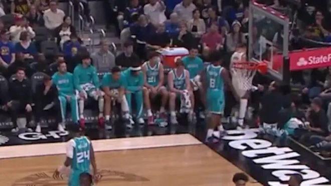 库里回家一掀开被窝，发现塞克斯顿已经在里面了