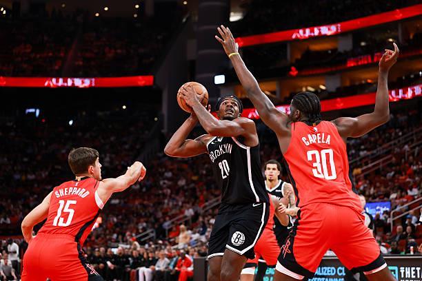 雖然籃網(wǎng)面對火箭遭遇慘敗，但替補內(nèi)線新星的表現(xiàn)算是可圈可點？