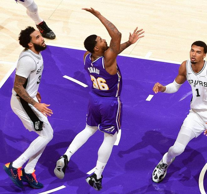 瘋了，84罰！湖人118-116馬刺，看數(shù)據(jù)：頭號(hào)功臣是他！