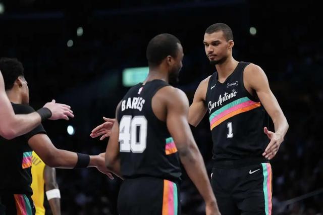 NBA｜文班亚马30分钟内轰出40分，比肩哈登、恩比德