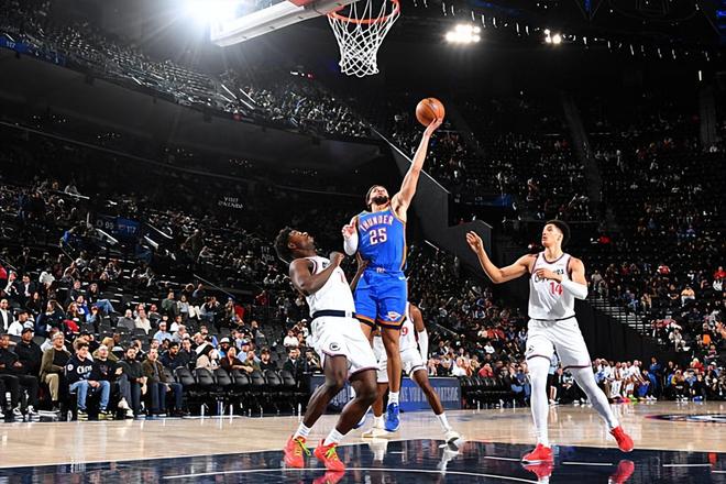 每場(chǎng)都有進(jìn)步！面對(duì)快船雷霆后場(chǎng)新星展現(xiàn)出了超強(qiáng)的防守能力？