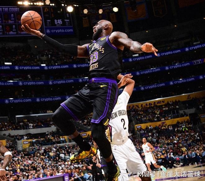 NBA最新排名出炉！西部第二狂胜40分，湖人能争第5，一队稳压骑士