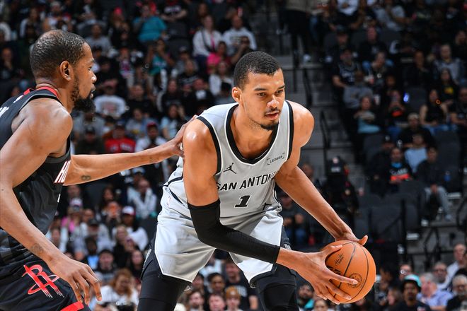 暴揍火箭16战15胜，文班90分钟轰94分！5大理由证明马刺真要争冠