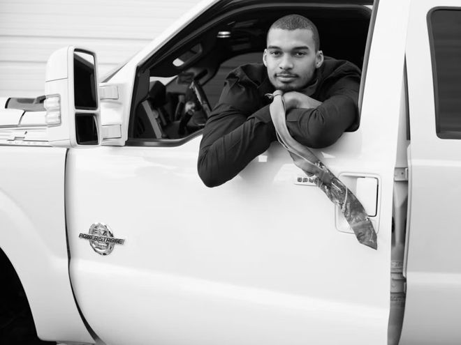 文班登上LOVE杂志：盖帽像毁掉对手的一天 学少林功夫是多年梦想