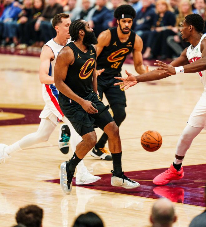 哈登18+6+7+鎖死坎寧安，米神缺陣神射5記三分，騎士複仇活塞