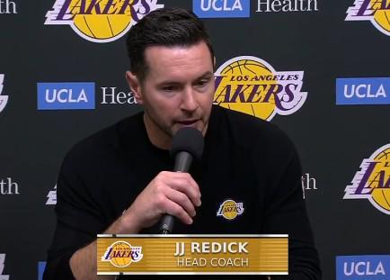 雷迪克：之前我在場(chǎng)邊做手勢(shì)指揮時(shí)，在場(chǎng)的球員們卻沒能看懂