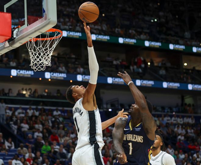 再刷历史第一纪录！文班场均34.5+13+6帽取连胜 美媒：抢MVP吧