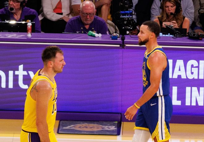 狂轟49分，爆砍51分！年薪5260萬(wàn)美元，從球隊(duì)老大慢慢變成局外人