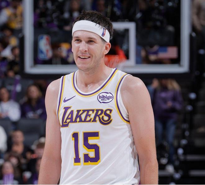 詹姆斯大赞里夫斯：50分！那小子真是太强硬了