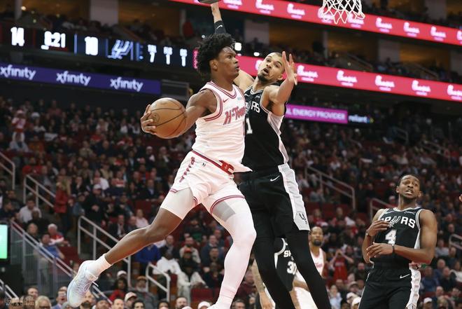 惨遭16分大逆转！火箭末节崩盘！杜兰特里程碑，文班亚马完胜申京