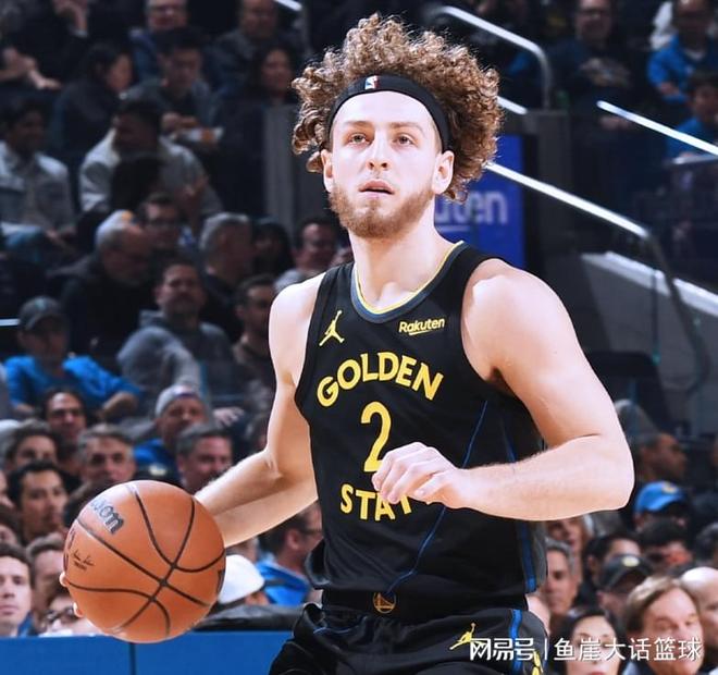 勇士21分大胜！波杰19+8格林很开心，小皮蓬8+4，勇士8人得分上双