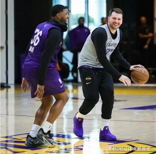 WOC，完整体湖人终于来了，本赛季最强！