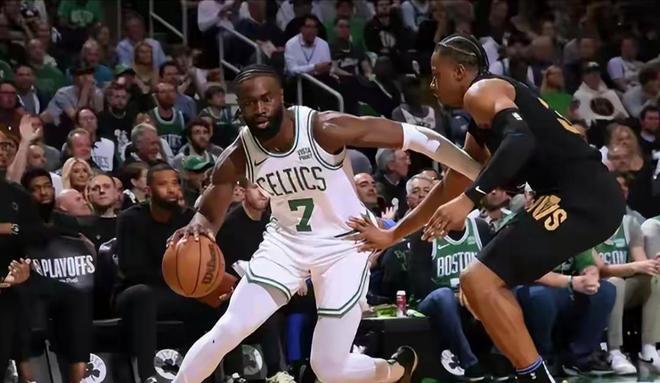 NBA常规赛凯尔特人主场114-98战胜76人 马克西空砍33分