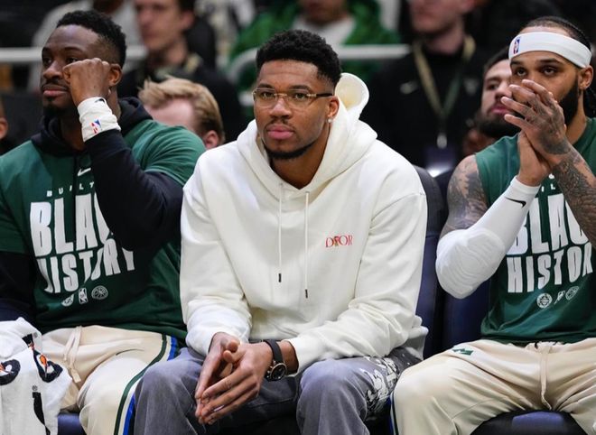 字母哥观战！雄鹿5连败后2连胜：全队7人上双，墨菲空砍44分