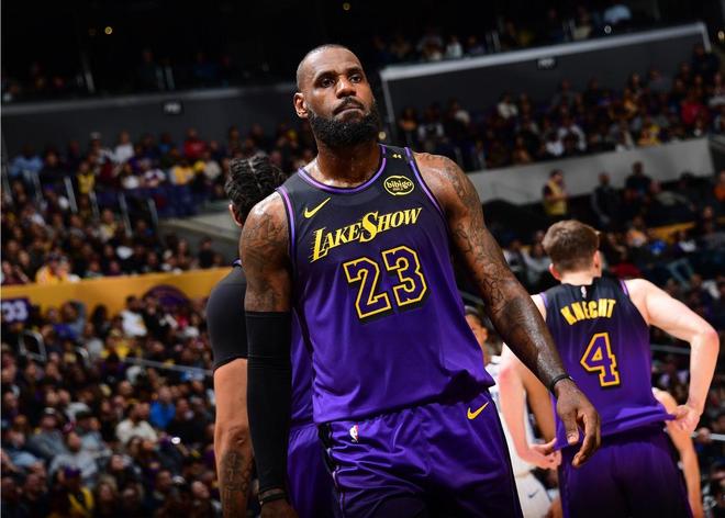 湖人抢人！报价碾压勇士76人，瞄准国王3D悍将，补齐短板？