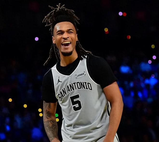 砍16分11助攻，不到22岁打爆活塞状元秀，马刺这个4号秀太横了