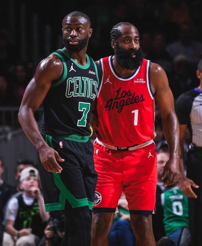 哈登37+7+8+5記3分末節(jié)暴走創(chuàng)神跡，快船無緣24分逆轉！布朗33+13