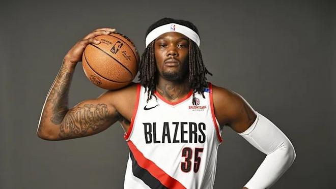 合格替補(bǔ)，羅威14分鐘3中3得到6分3板2助1斷0失誤，正負(fù)值-4