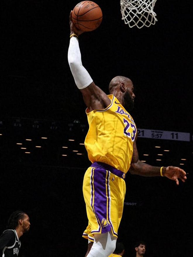 一场125-109，让西部第五易主，湖人轻松击退弱旅，罚球丢太多！